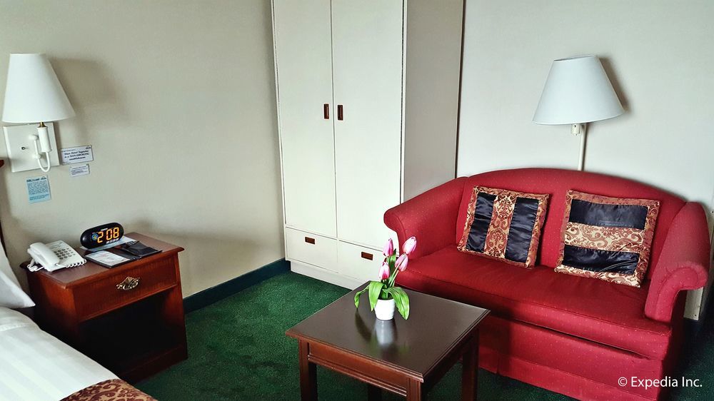 טגאיטאי Days Hotel Tagaytay מראה חיצוני תמונה
