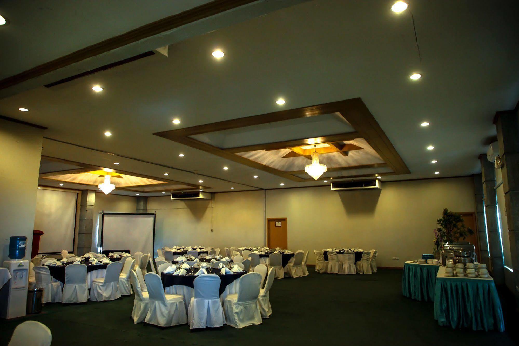 טגאיטאי Days Hotel Tagaytay מראה חיצוני תמונה